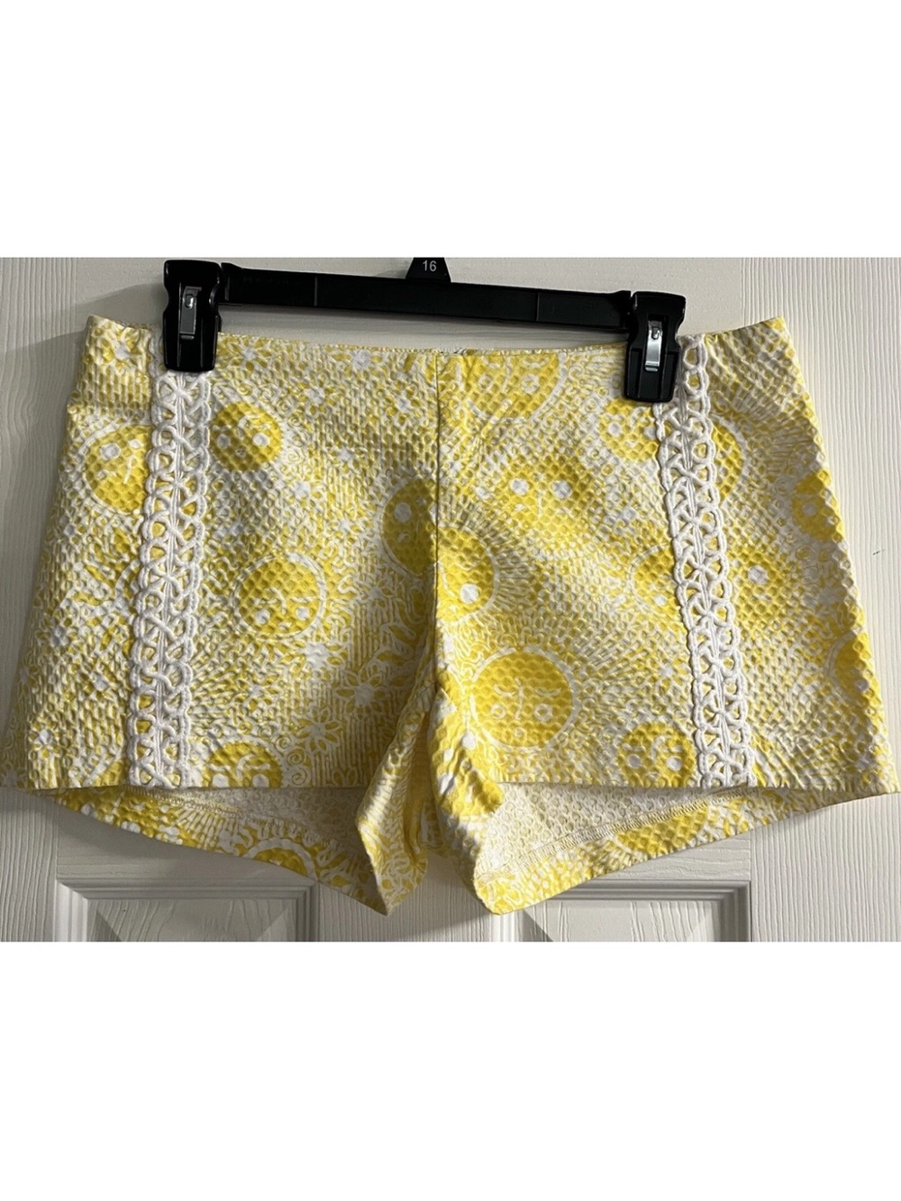 Lilly Pulitzer Yellow and White Lace-Trim High Waist Shorts Size 6